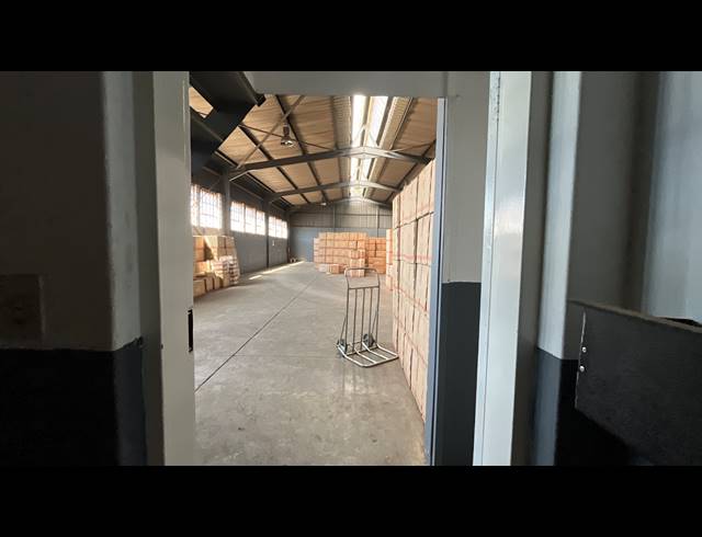 486M² WAREHOUSE TO LET IN SPARTAN